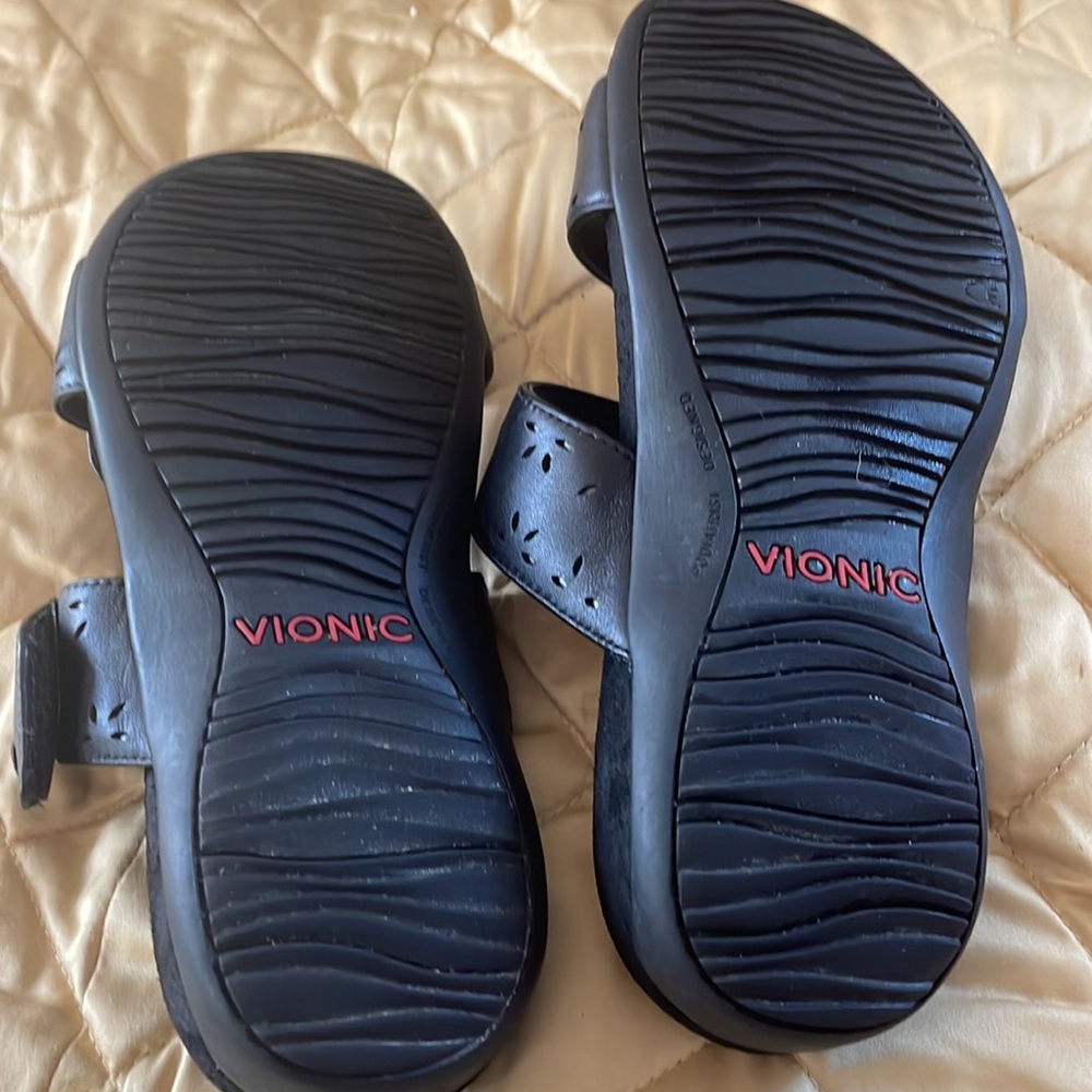 VIONIC 6.5 Velcro #2. Straps across LNWOT podiatrist design sandal - Picture 4 of 10
